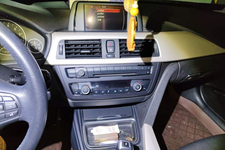 Used BMW 3 Series 2015 320Li Luxury Edition Fashion Model Audio And AC Panel