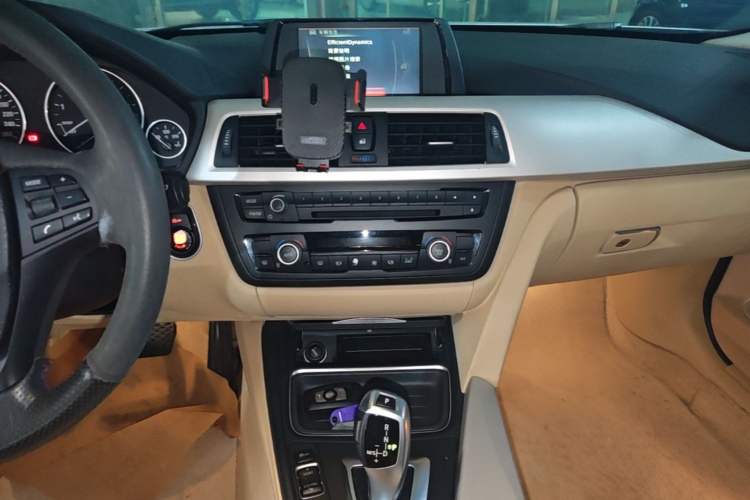 Used BMW 3 Series 2015 320Li Fashion Model Audio And AC Panel