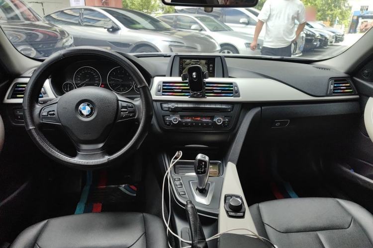 Used BMW 3 Series 2015 320i Luxury Line Stylish Edition Center Console