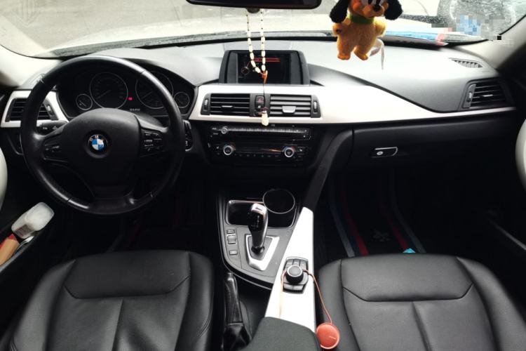 Used BMW 3 Series 2015 320i Active Edition Center Console