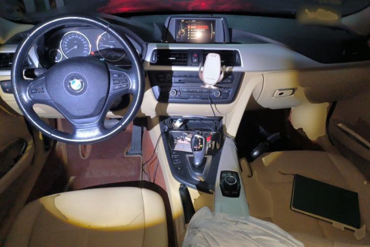 Used BMW 3 Series 2015 316Li Fashion Model Center Console