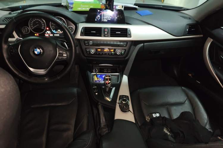 Used BMW 3 Series 2015 328Li xDrive Fashion Model Center Console