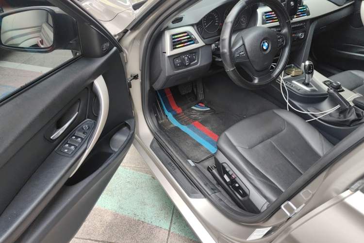 Used BMW 3 Series 2015 320i Luxury Line Stylish Edition Driver Seat