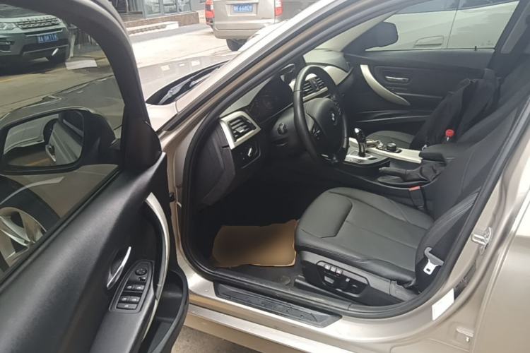 Used BMW 3 Series 2015 320i Luxury Line Stylish Edition Driver Seat