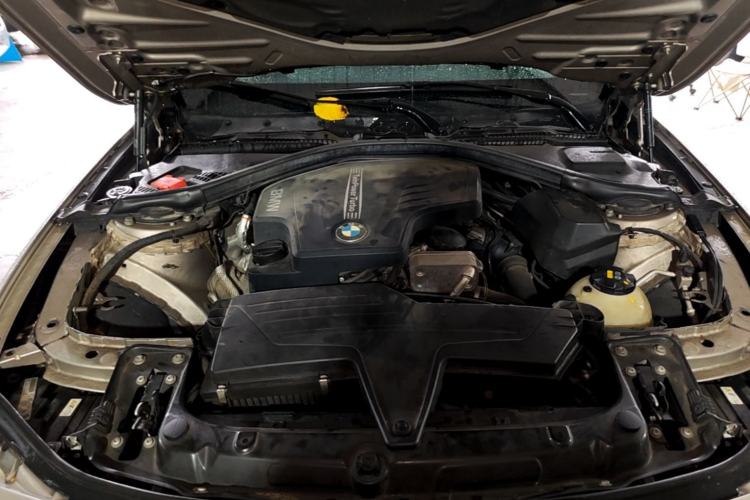 Used BMW 3 Series 2015 320Li Fashion Model Engine Bay