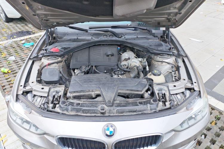 Used BMW 3 Series 2015 316Li Fashion Model Engine Bay