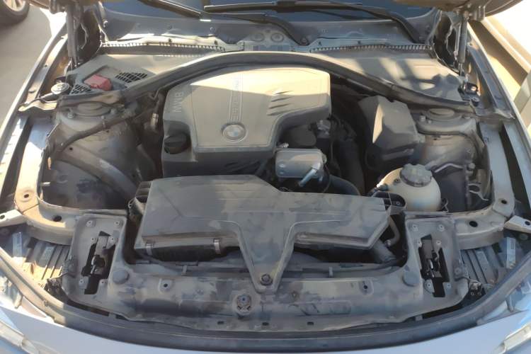 Used BMW 3 Series 2015 320Li Luxury Edition Fashion Model Engine Bay