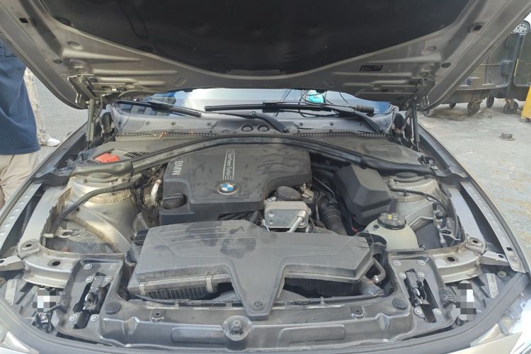 Used BMW 3 Series 2015 320Li Luxury Edition Fashion Model Engine Bay