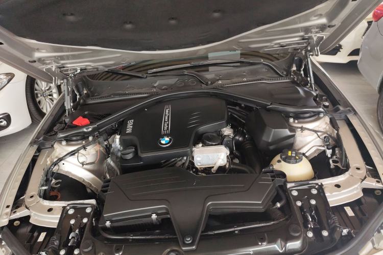 Used BMW 3 Series 2015 320Li Luxury Edition Fashion Model Engine Bay