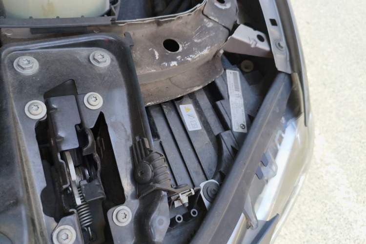 Used BMW 3 Series 2015 320Li Luxury Edition Fashion Model Engine Bay Left