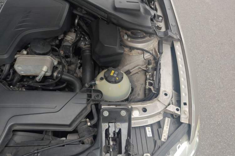 Used BMW 3 Series 2015 320Li Luxury Design Package Premium Edition Engine Bay Left