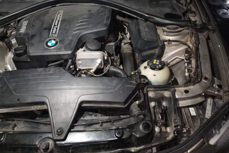 Used BMW 3 Series 2015 320i Active Edition Engine Bay Left