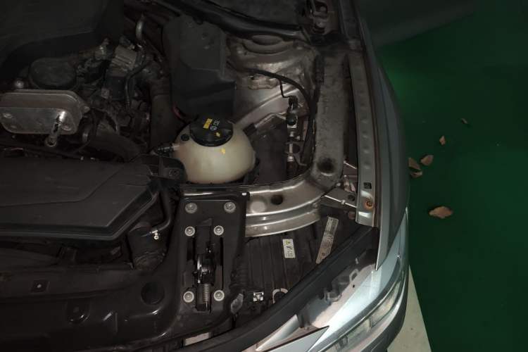 Used BMW 3 Series 2015 328Li xDrive Fashion Model Engine Bay Left