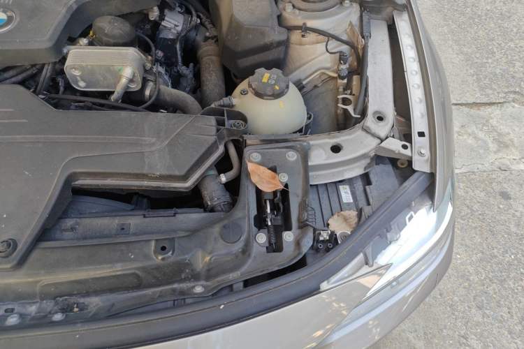 Used BMW 3 Series 2015 320i Sport Design Package Engine Bay Left