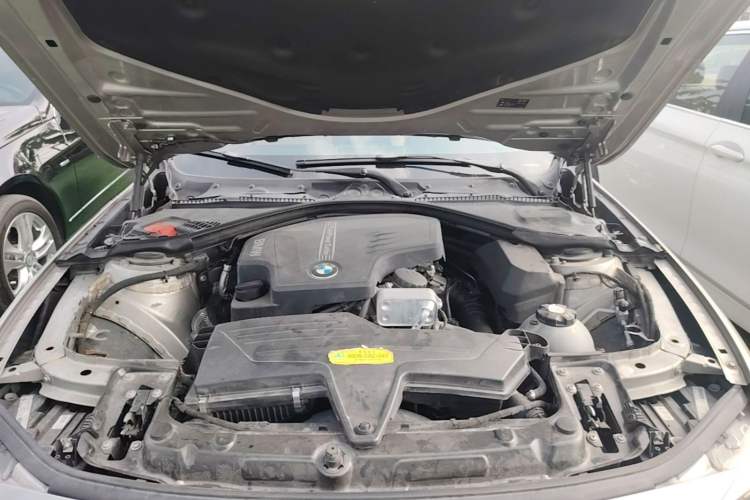 Used BMW 3 Series 2015 320Li Luxury Edition Fashion Model Engine Bay