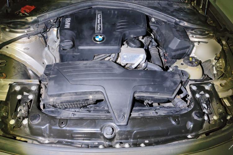 Used BMW 3 Series 2015 320Li Luxury Edition Fashion Model Engine Bay