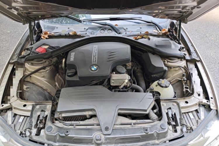 Used BMW 3 Series 2015 320Li Luxury Edition Fashion Model Engine Bay