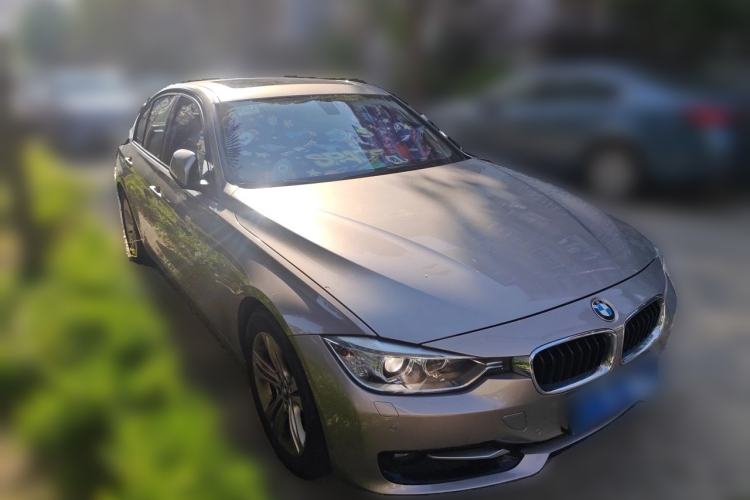 Used BMW 3 Series 2015 320i Sport Design Package Front Right 45 Deg