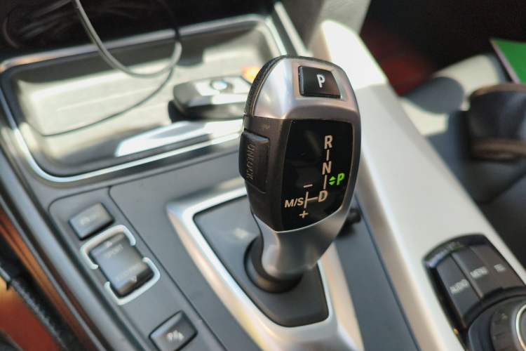 Used BMW 3 Series 2015 320Li Luxury Edition Fashion Model Gear Lever