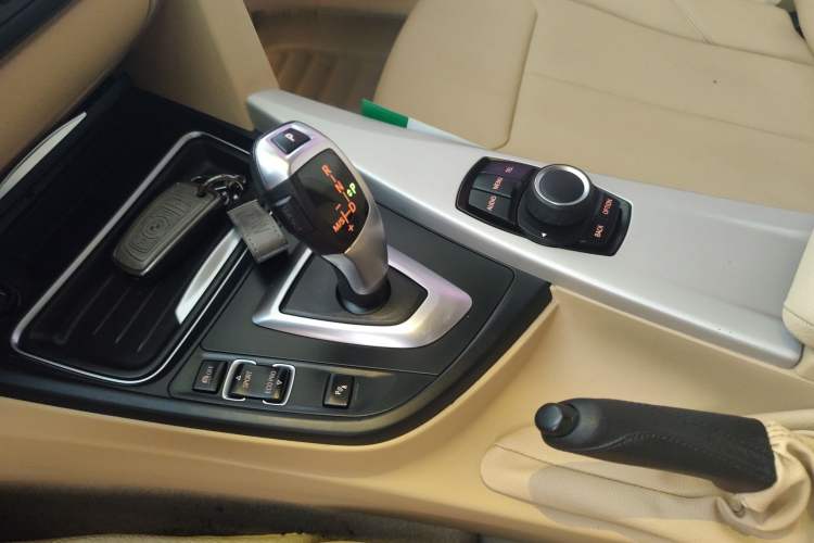 Used BMW 3 Series 2015 320Li Luxury Edition Fashion Model Gear Lever