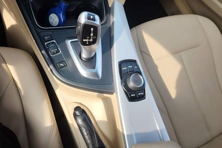 Used BMW 3 Series 2015 320Li Luxury Edition Fashion Model Gear Lever