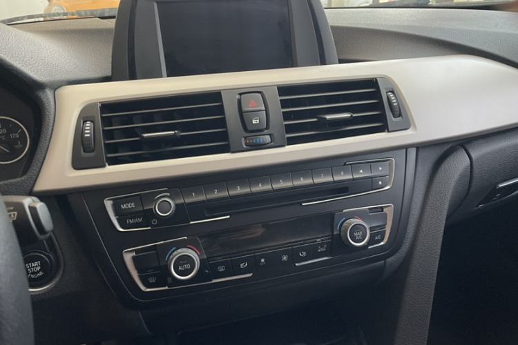 Used BMW 3 Series 2015 320Li Fashion Model Interior 8
