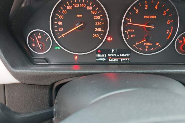 Used BMW 3 Series 2015 316Li Fashion Model Odometer Close Up