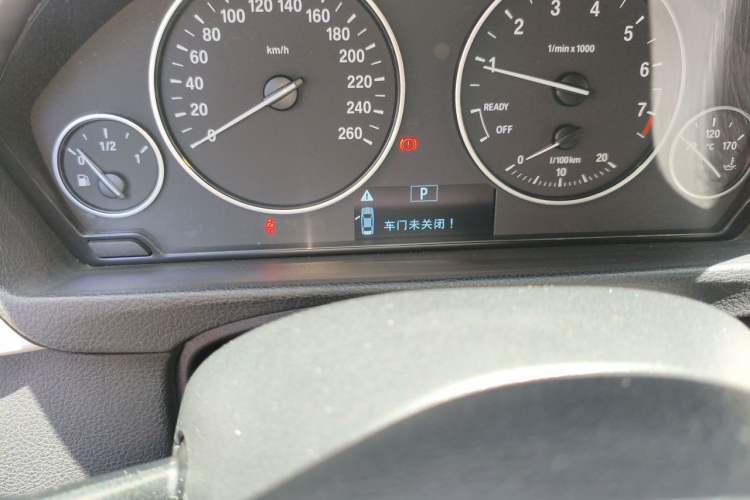 Used BMW 3 Series 2015 320Li Luxury Edition Fashion Model Odometer Close Up
