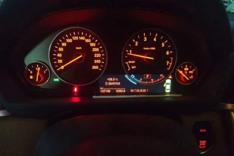 Used BMW 3 Series 2015 320Li Luxury Design Package Odometer Close Up