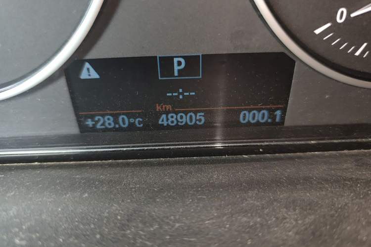 Used BMW 3 Series 2015 316Li Fashion Model Odometer Close Up