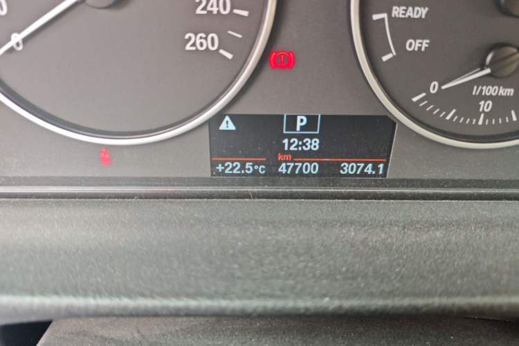 Used BMW 3 Series 2015 320Li Luxury Edition Fashion Model Odometer Close Up
