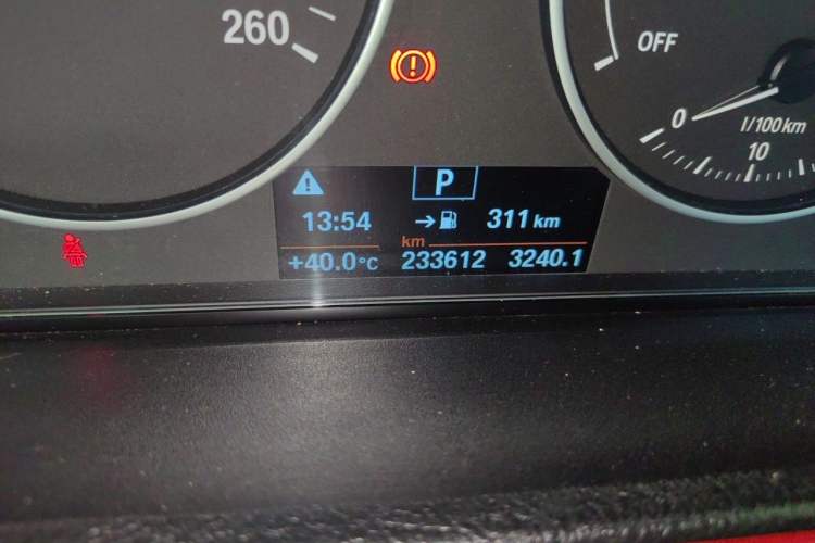 Used BMW 3 Series 2015 320Li Luxury Edition Fashion Model Odometer Close Up