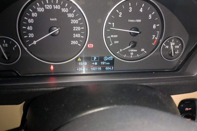 Used BMW 3 Series 2015 316Li Fashion Model Odometer Close Up