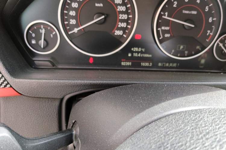 Used BMW 3 Series 2015 328i Sport Design Package Odometer Close Up