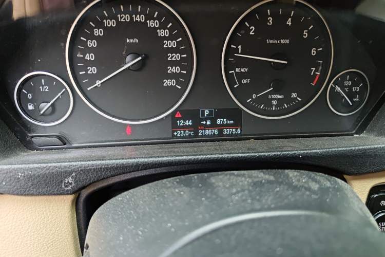 Used BMW 3 Series 2015 320Li Luxury Edition Fashion Model Odometer Close Up