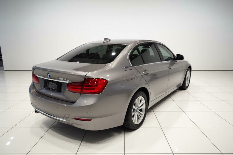 Used BMW 3 Series 2015 320Li Luxury Edition Fashion Model Rear Right 45 Deg