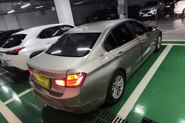 Used BMW 3 Series 2015 320Li Luxury Edition Fashion Model Rear Right 45 Deg