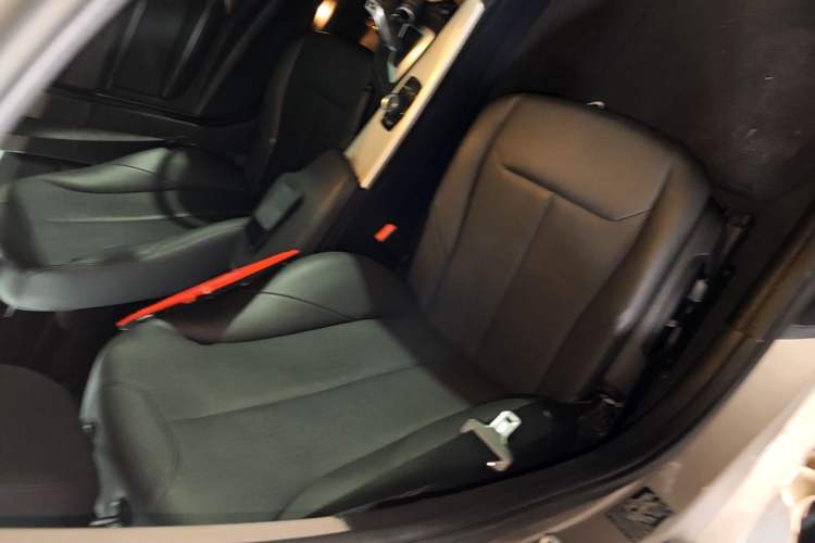 Used BMW 3 Series 2015 320Li Fashion Model Right Front Seat