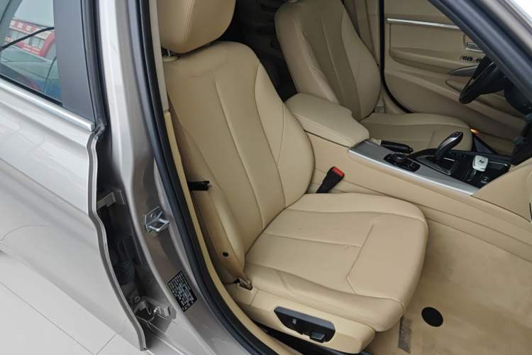 Used BMW 3 Series 2015 320Li Luxury Edition Fashion Model Right Front Seat