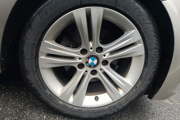 Used BMW 3 Series 2015 320i Active Edition Right Front Wheel Hub