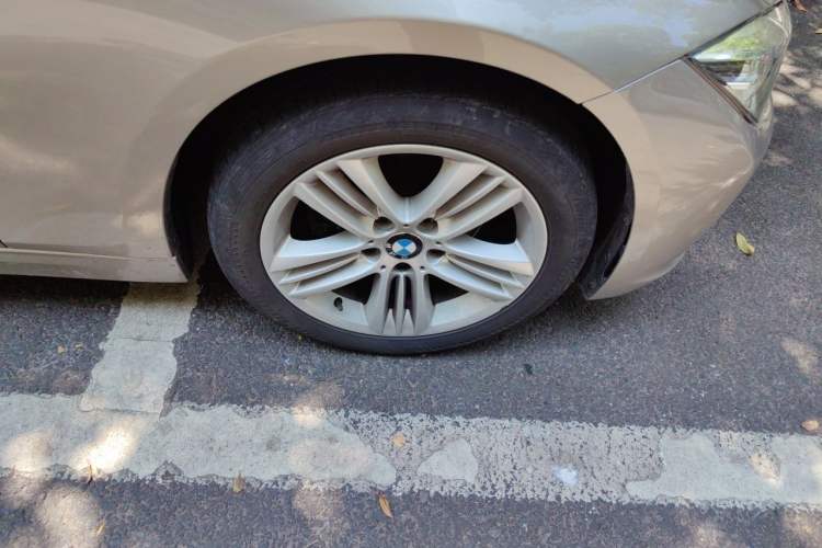 Used BMW 3 Series 2015 320Li Luxury Edition Fashion Model Right Front Wheel Hub