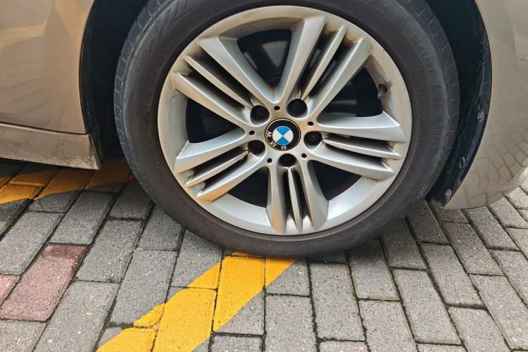 Used BMW 3 Series 2015 320Li Fashion Model Right Front Wheel Hub