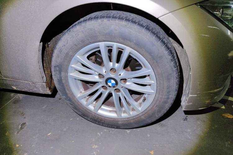 Used BMW 3 Series 2015 320Li Luxury Edition Fashion Model Right Front Wheel Hub