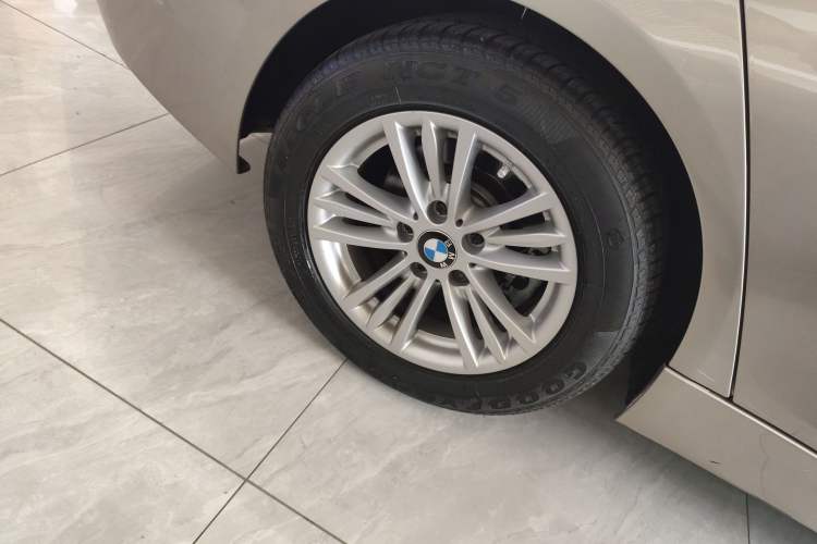 Used BMW 3 Series 2015 320Li Luxury Edition Fashion Model Right Rear Wheel Hub