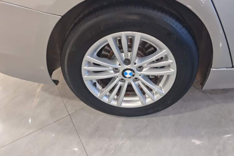 Used BMW 3 Series 2015 320Li Fashion Model Right Rear Wheel Hub