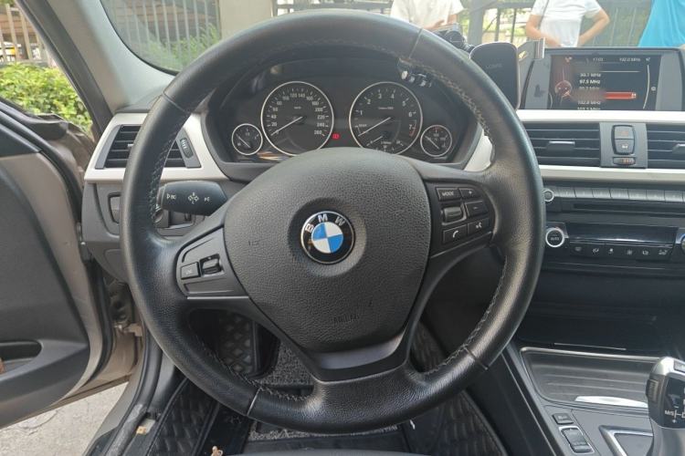 Used BMW 3 Series 2015 320Li Luxury Edition Fashion Model Steering Wheel