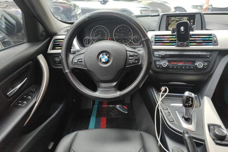 Used BMW 3 Series 2015 320i Luxury Line Stylish Edition Steering Wheel