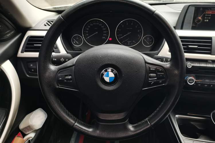 Used BMW 3 Series 2015 320i Active Edition Steering Wheel