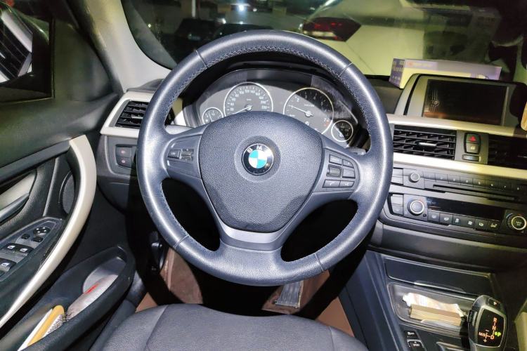 Used BMW 3 Series 2015 320Li Luxury Edition Fashion Model Steering Wheel
