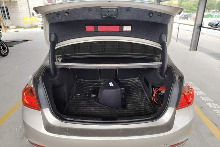 Used BMW 3 Series 2015 320Li Luxury Design Package Trunk